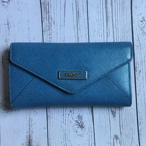 🌸 DKNY wallet 🌸